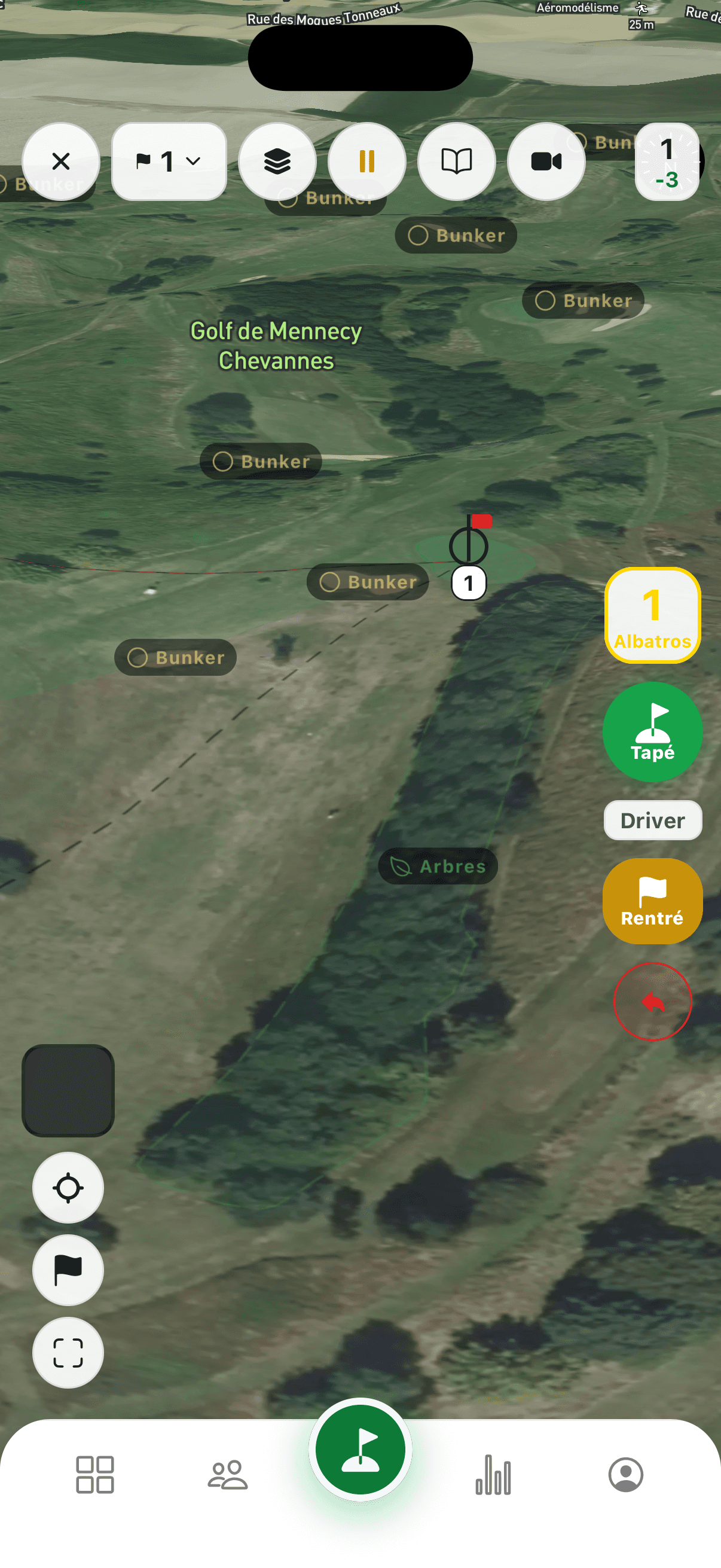 Ecran GPS de SwingTee affichant la distance au green